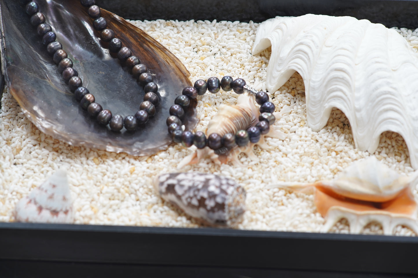 Luxury Pearl Necklace (black)